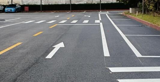 蘇州廠區(qū)劃線解讀，100個小車位需要多少桶油漆？