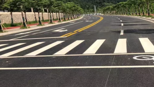 蘇州廠區(qū)停車(chē)場(chǎng)車(chē)位劃線(xiàn)哪家好？專(zhuān)業(yè)團(tuán)隊(duì)為您定制方案