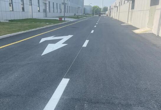 蘇州廠區(qū)劃線認準專業(yè)團隊，施工周期短，標線耐磨抗造