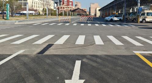 蘇州商業(yè)廣場(chǎng)地面劃線專家，包工包料打造智慧化通行空間