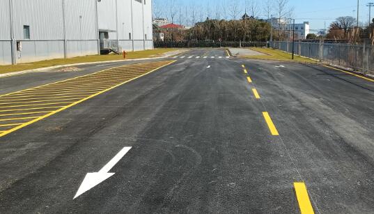苏州专业车位划线团队？飞扬市政精准提升道路标识清晰度